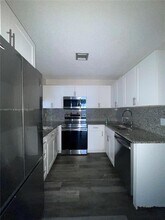 4300 Landar Dr in Greenacres, FL - Building Photo - Building Photo