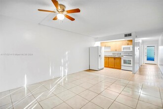 1400 SW 124th Terrace in Pembroke Pines, FL - Building Photo - Building Photo