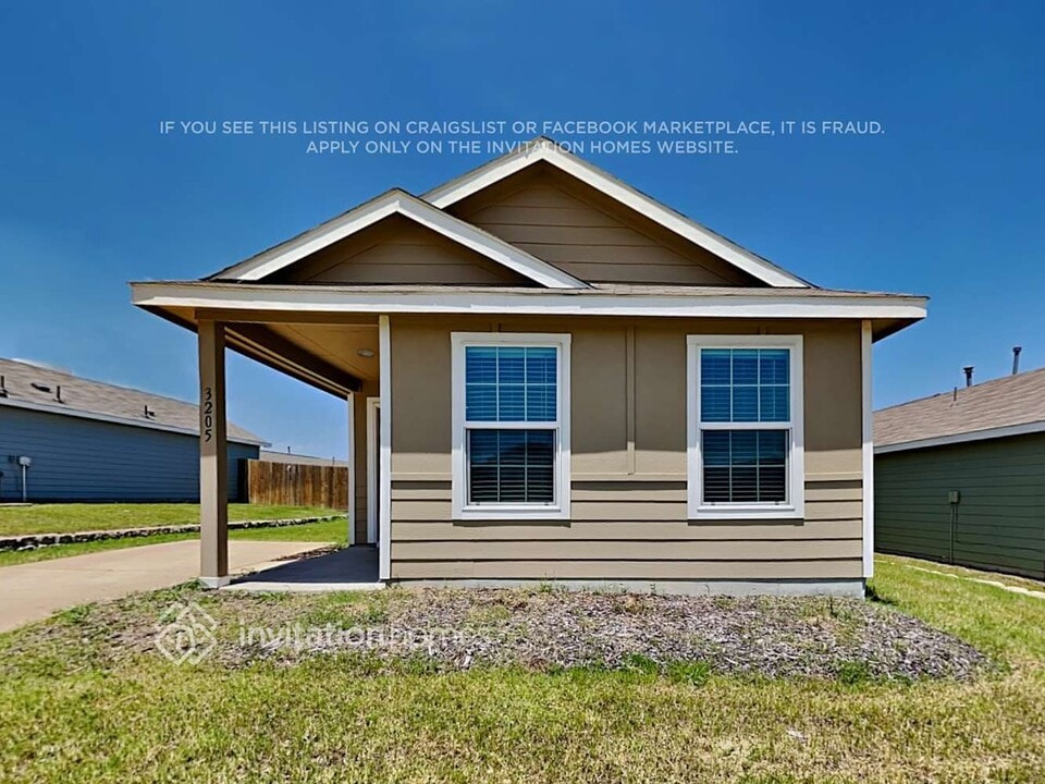 3205 Crestone Dr in Crandall, TX - Building Photo