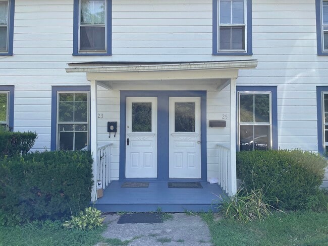 25 Thompson St, Unit 2 in Red Hook, NY - Building Photo - Building Photo