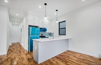 1842 Hunt Ave in Bronx, NY - Building Photo - Building Photo