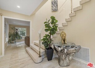 9213 Warbler Way in Los Angeles, CA - Building Photo - Building Photo