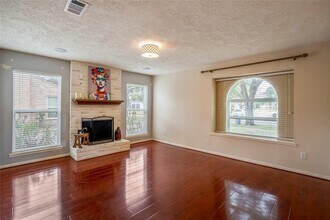 11817 Southlake Dr in Houston, TX - Building Photo - Building Photo