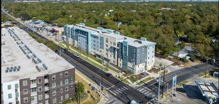 1200 W Koenig Ln in Austin, TX - Building Photo - Building Photo