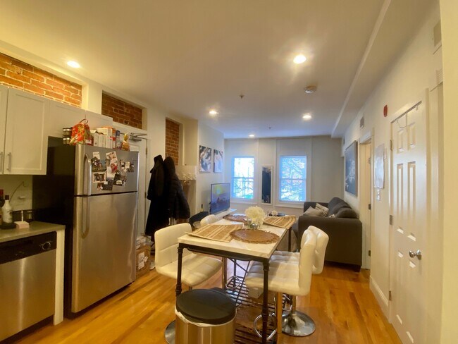 24 Brainerd Rd, Unit 3 in Boston, MA - Building Photo - Building Photo