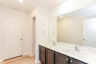 140 Switchback Hl Rd in Newark, TX - Building Photo - Building Photo