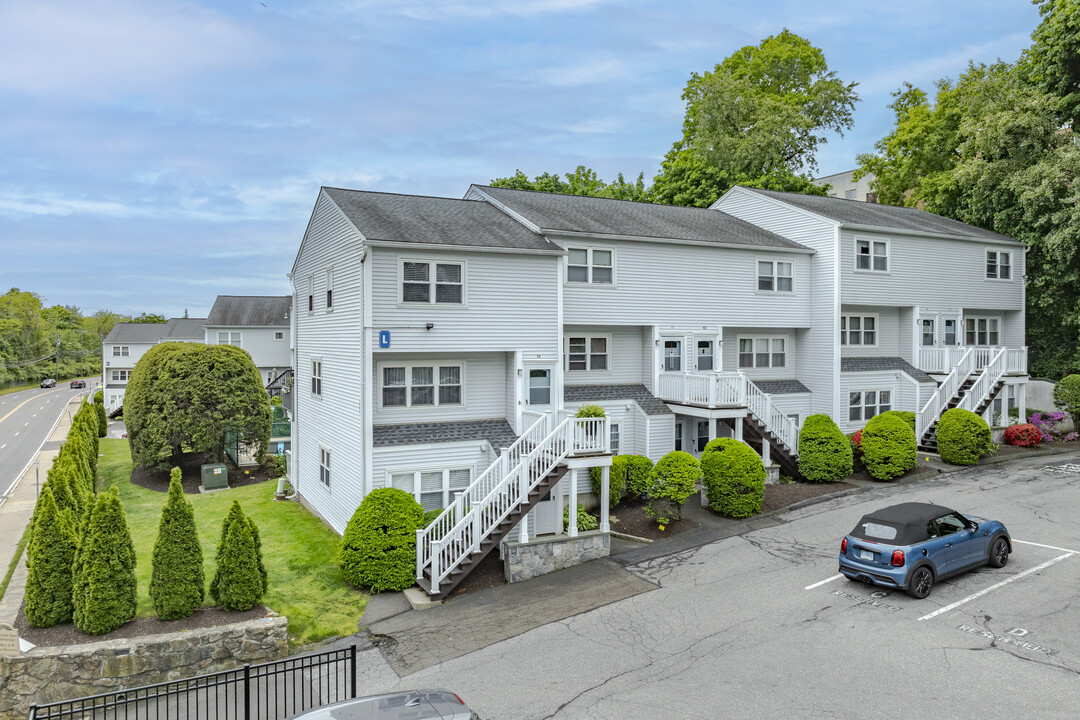 Highview East Condominiums in Norwalk, CT - Building Photo