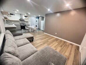 7900 Richard St in Metairie, LA - Foto de edificio - Building Photo