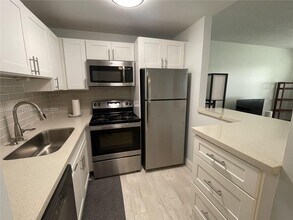 78 Camden D in West Palm Beach, FL - Building Photo - Building Photo