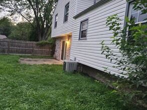 6604 Birchline Blvd in Louisville, KY - Foto de edificio - Building Photo