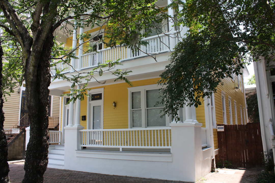 808 Barnard St in Savannah, GA - Building Photo