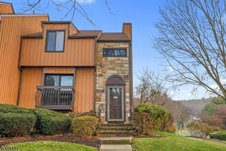 107 Wimbledon Square in Hackettstown, NJ - Building Photo - Building Photo