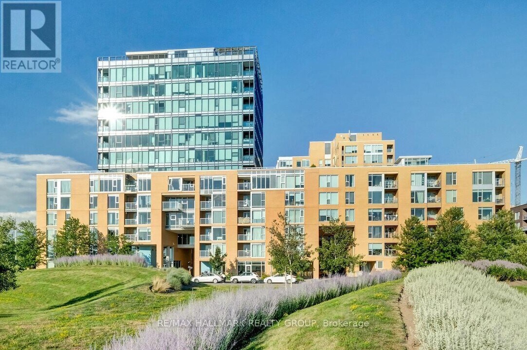 200 Lett St in Ottawa, ON - Building Photo