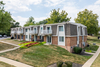 Casalon Parkway Apartments in O'Fallon, MO - Foto de edificio - Building Photo