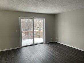 2000 Clarence St in Maplewood, MN - Building Photo - Building Photo