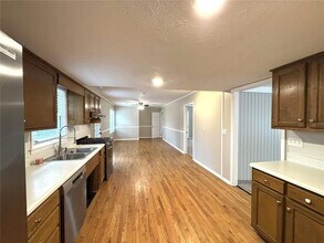 558 Dorsey Cir SW in Lilburn, GA - Foto de edificio - Building Photo