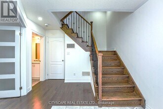 8652 Financial Dr in Brampton, ON - Building Photo - Building Photo