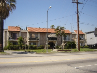 La Palma Apartments in Panorama City, CA - Foto de edificio