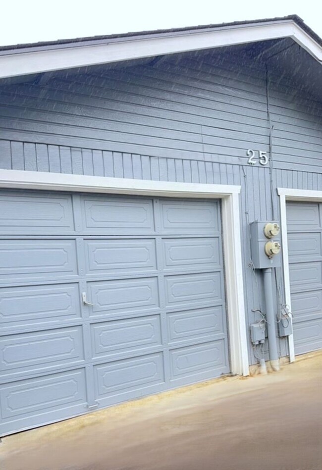 25 Sowell Ct-Unit -B in Shady Cove, OR - Foto de edificio - Building Photo