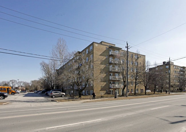 The Dunbarry Apartments in Toronto, ON - Building Photo - Building Photo