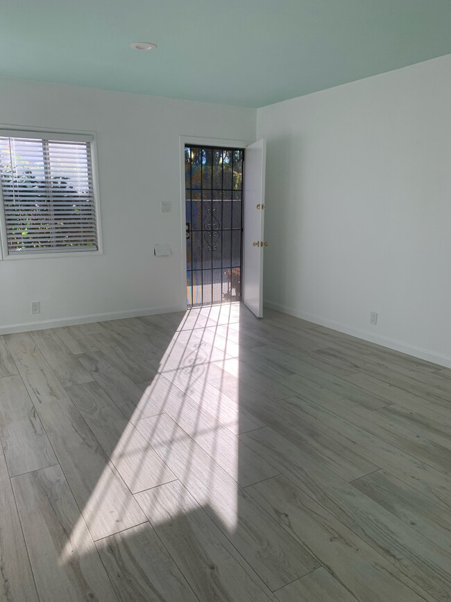 6873 Fry St, Unit 6873 in Bell Gardens, CA - Foto de edificio - Building Photo