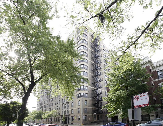 2970 N Sheridan in Chicago, IL - Building Photo - Building Photo