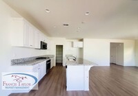 346 Misaki Wy in Fallbrook, CA - Building Photo - Building Photo