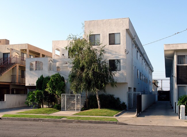 4326 W 142nd St in Hawthorne, CA - Foto de edificio - Building Photo