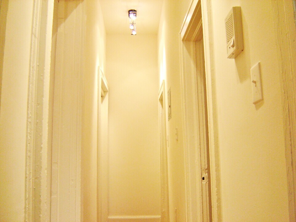 1401 Madison Ave in Baltimore, MD - Building Photo