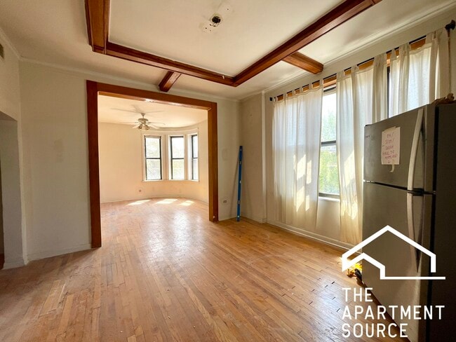 property at 2842 W Augusta Blvd