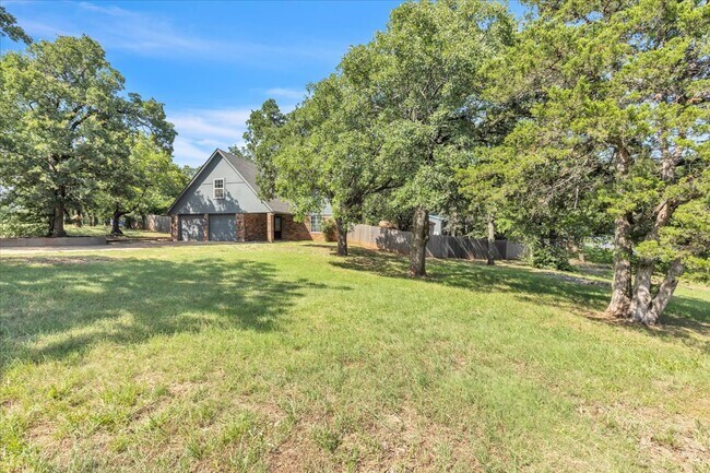 9710 N Oak Cliff Dr in Edmond, OK - Building Photo - Building Photo