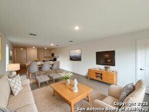 10630 Nye Pass in San Antonio, TX - Foto de edificio - Building Photo