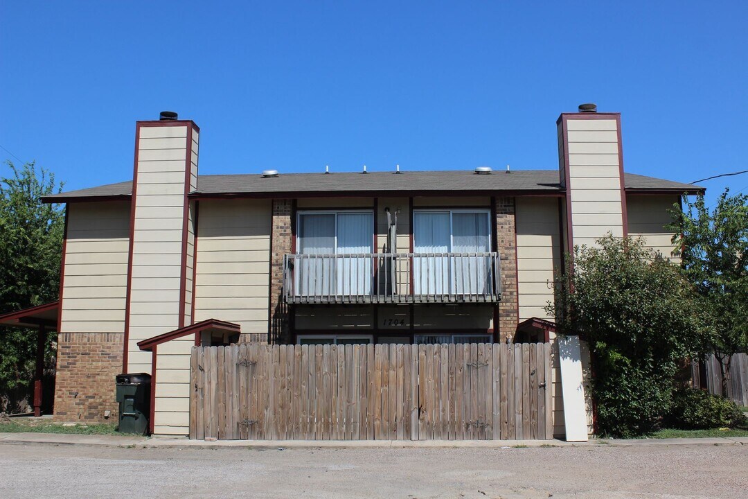 1704 Bundrant Dr-Unit -# B in Killeen, TX - Building Photo