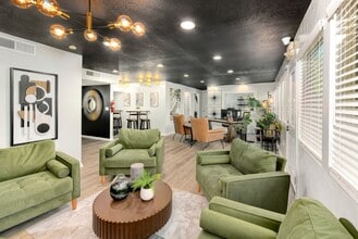 Legend Oaks Apartments in Kansas City, KS - Foto de edificio - Building Photo