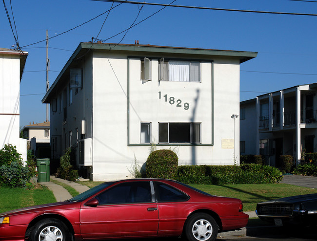 11829 Truro Ave in Hawthorne, CA - Building Photo - Building Photo