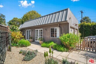7038 Dume Dr in Malibu, CA - Building Photo - Building Photo