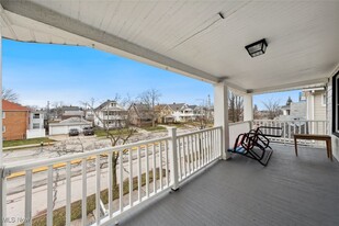 2233 Bunts Rd in Lakewood, OH - Building Photo