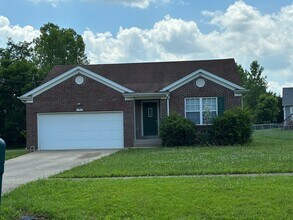 102 Sparrow Ct in Vine Grove, KY - Building Photo - Building Photo