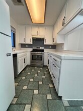 111 S Oak Knoll Ave, Unit 104 in Pasadena, CA - Building Photo - Building Photo