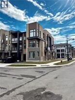 1404 Courtleigh Trl in Oakville, ON - Building Photo