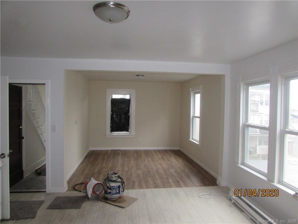 22 5th St-Unit -1 in Waterbury, CT - Building Photo
