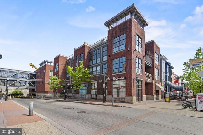 2328 Champlain St NW