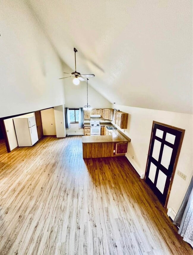 5921 W Locksley Loop, Unit B Apartment for rent in Wasilla, AK - Foto de edificio - Building Photo