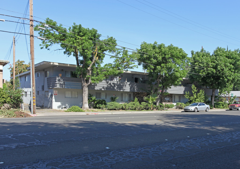 Leilani Gardens in Modesto, CA - Building Photo