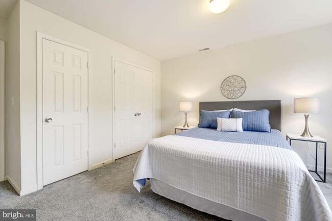 1240 Holbrook Ter NE, Unit 104 in Washington, DC - Foto de edificio - Building Photo