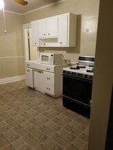 9345 Charest St, Unit UP in Hamtramck, MI - Building Photo - Building Photo