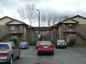 Show Place Apartments in Birmingham, AL - Building Photo - Building Photo