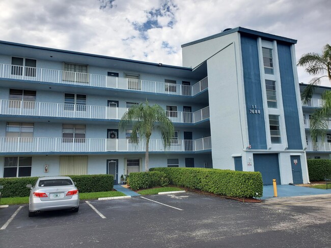 7688 NW 18th St in Margate, FL - Building Photo - Building Photo