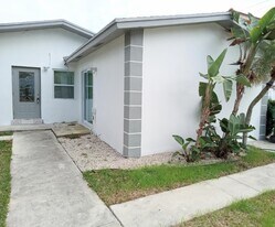 305 NW 4th Ave in Delray Beach, FL - Building Photo