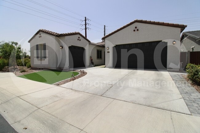 property at 259 E Sagittarius Pl
